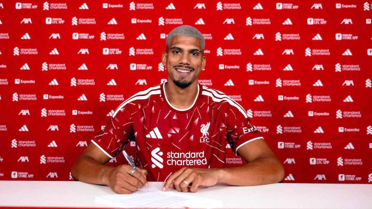 Ronald Araújo sorprende con su llegada al Liverpool