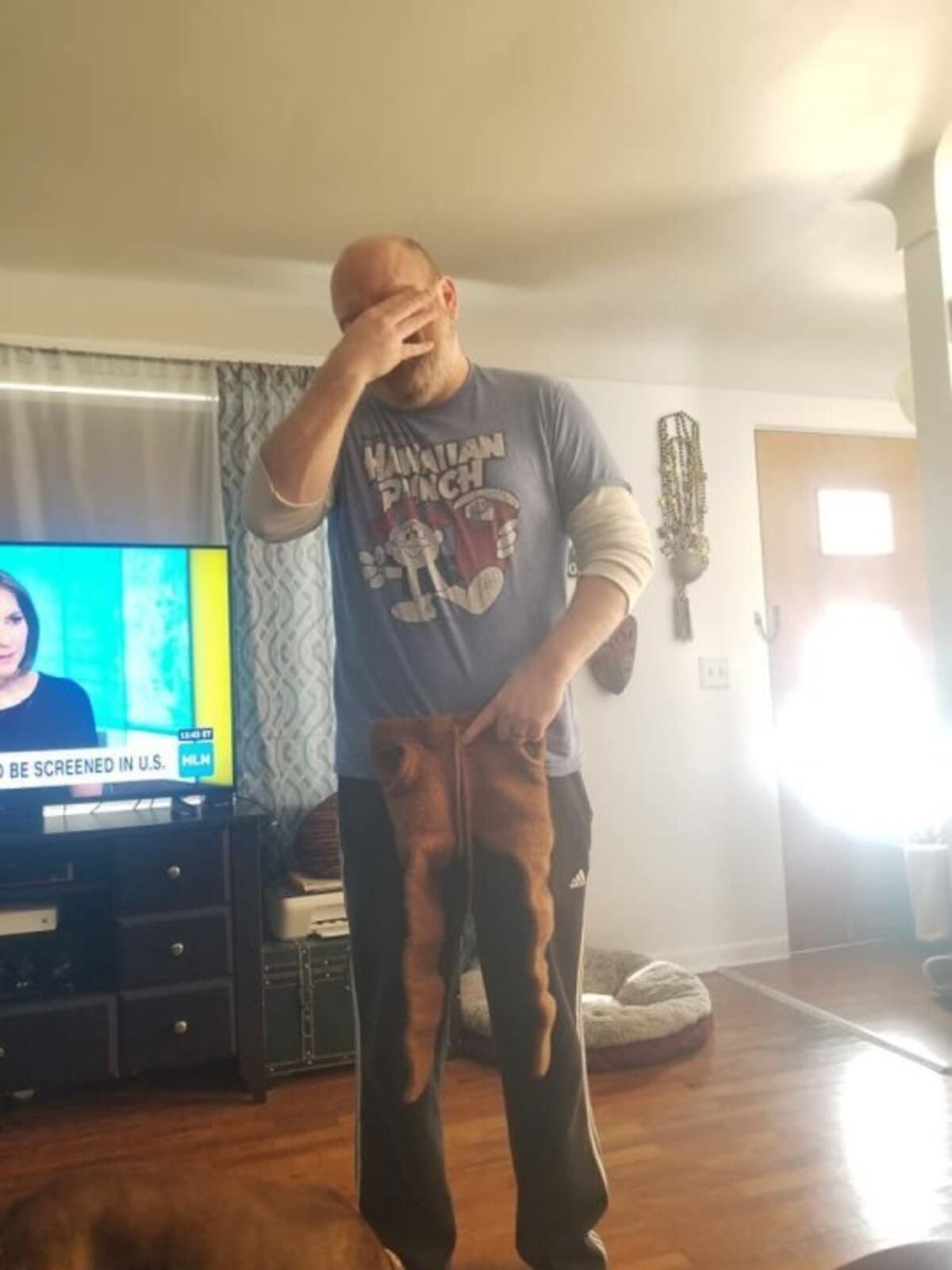 Mujer puso a la venta a su esposo en Facebook por dañar su pantalón favorito