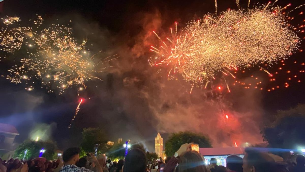 Año Nuevo en Las Tablas: Carnaval adelantado y deslumbrantes carros alegóricos marcan el inicio del 2024