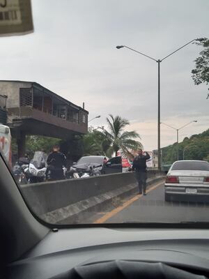 Atropellan a unidad de la Policía Nacional en el paño de inversión de carriles en la Avenida Los Mártires