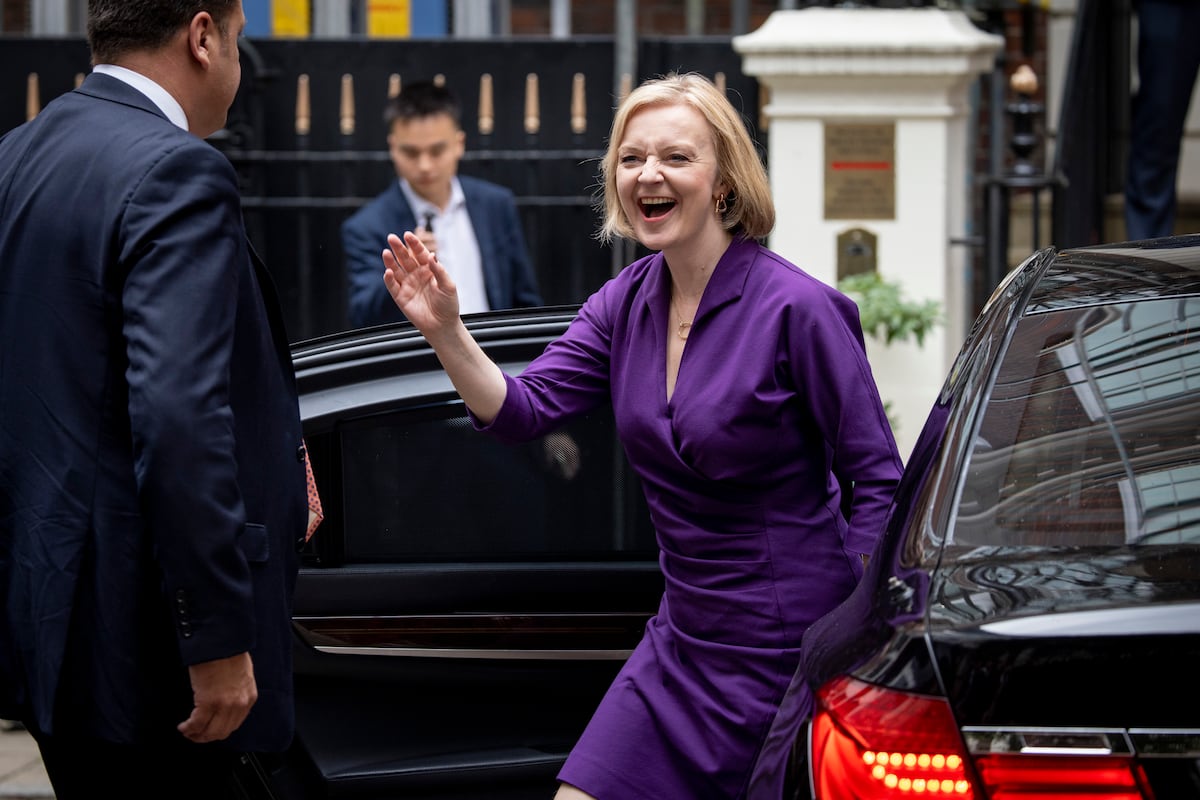 Reina Isabel II recibe a la nueva primera ministra