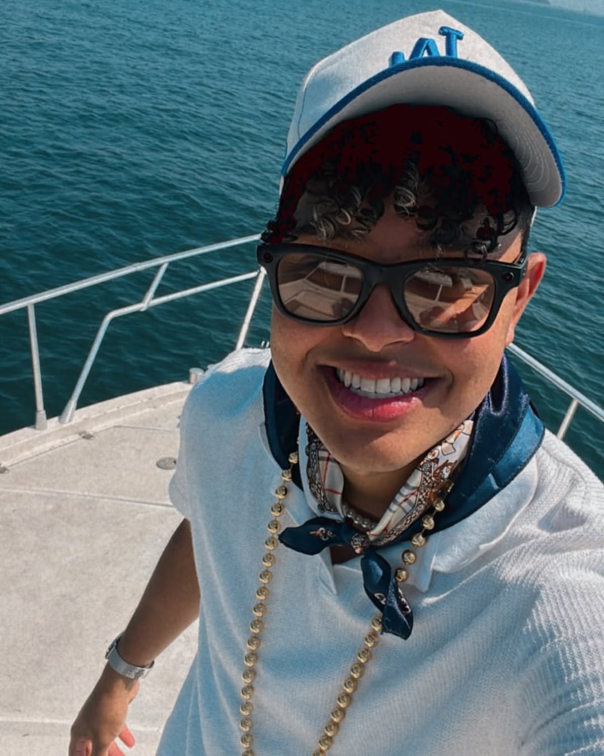 ¡Mal rato para YenVideo! Un seguidor lo acosó y hasta le ‘tiró el carro’ en plena Vía España