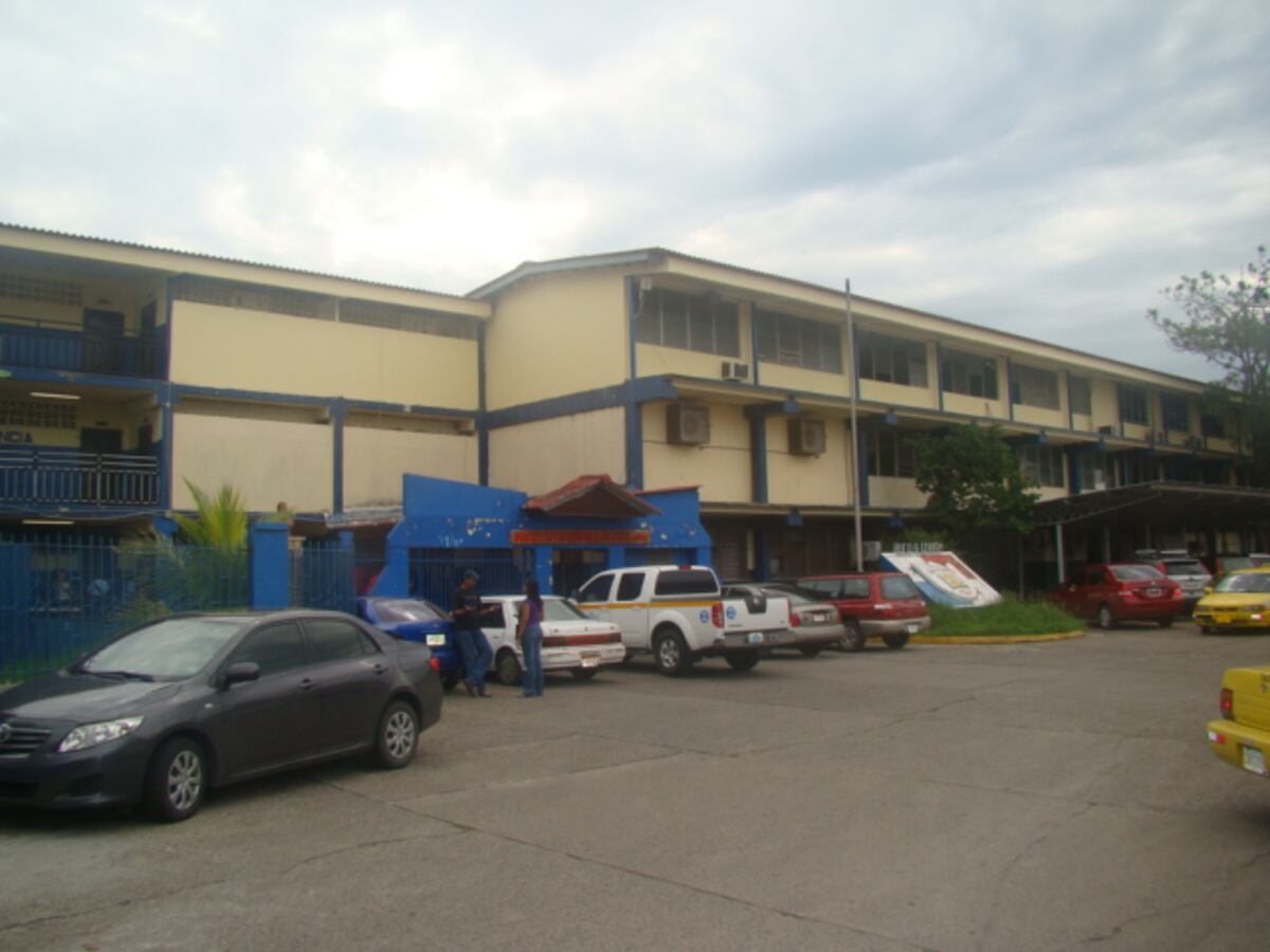 Se creía pistolero. Estudiante sacó su arma y le disparó a un compañero en el Colegio Rufo A. Garay