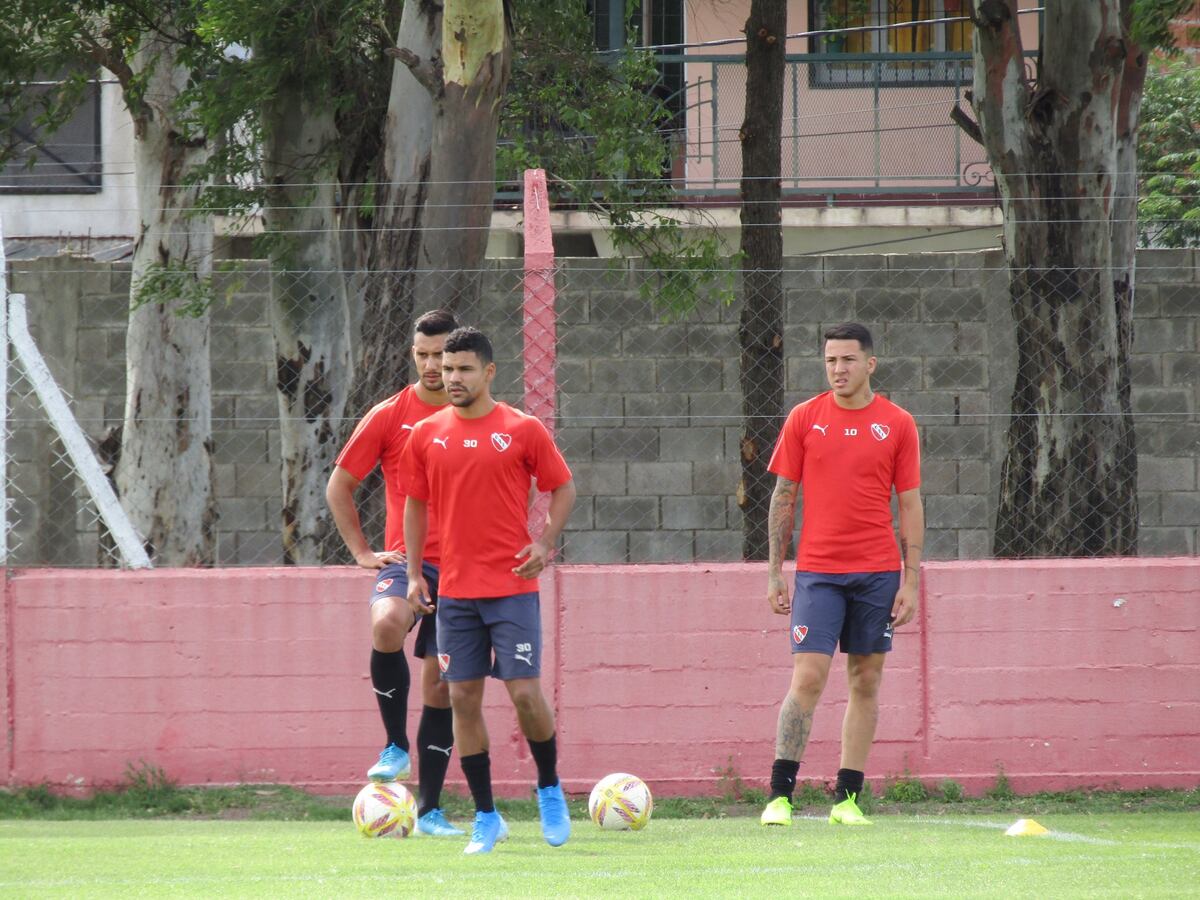 Panameño Justin Simons asegura que se quedará en Independiente