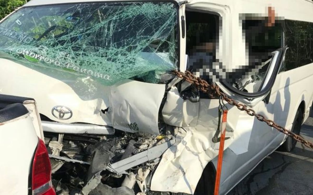 Conductor de busito pirata queda atrapado. Accidente en Vía Centenario