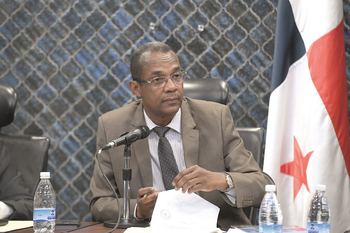 El regreso del exdiputado Leandro Ávila a la Contraloría General: Polémica y derecho laboral