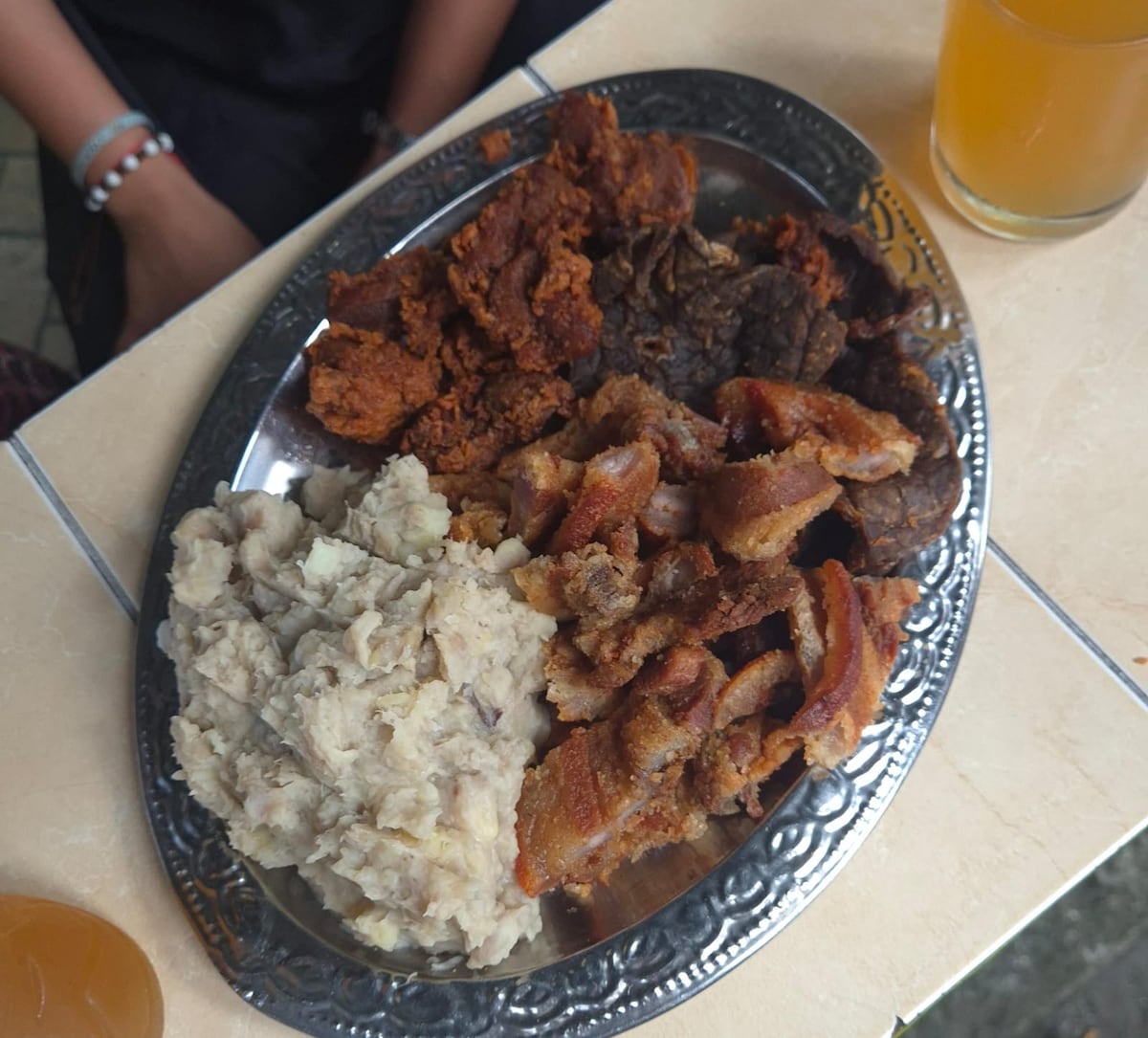 El sabor que manda en Colón: la fonda donde la papada es reina