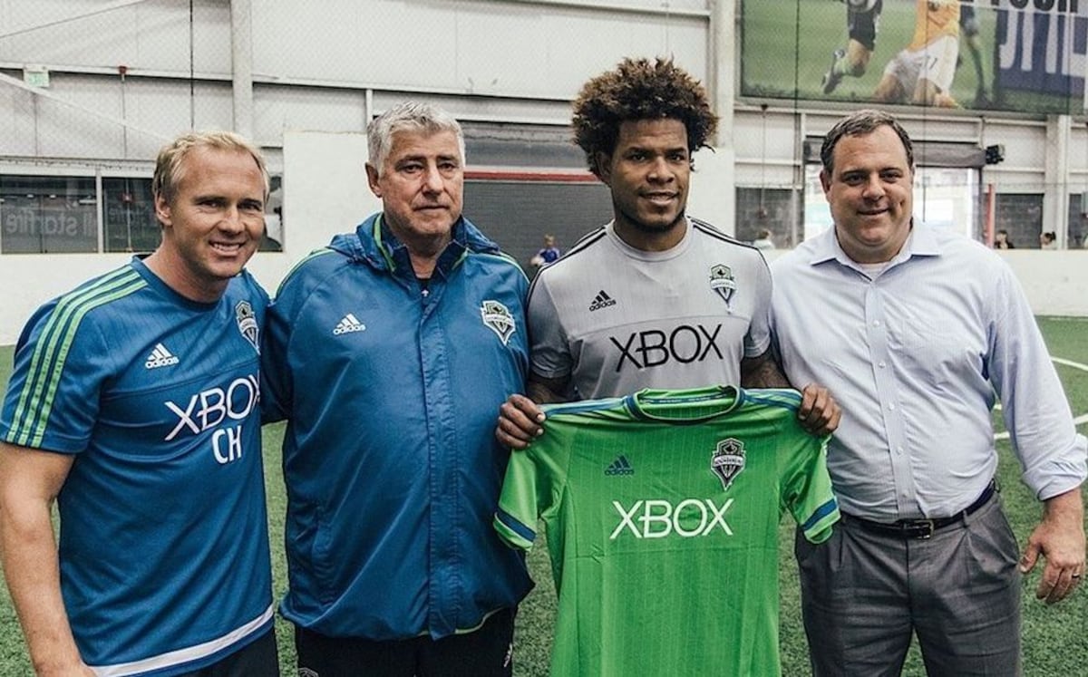 Las palabras de Román Torres tras la inesperada muerte de Sigi Schmid