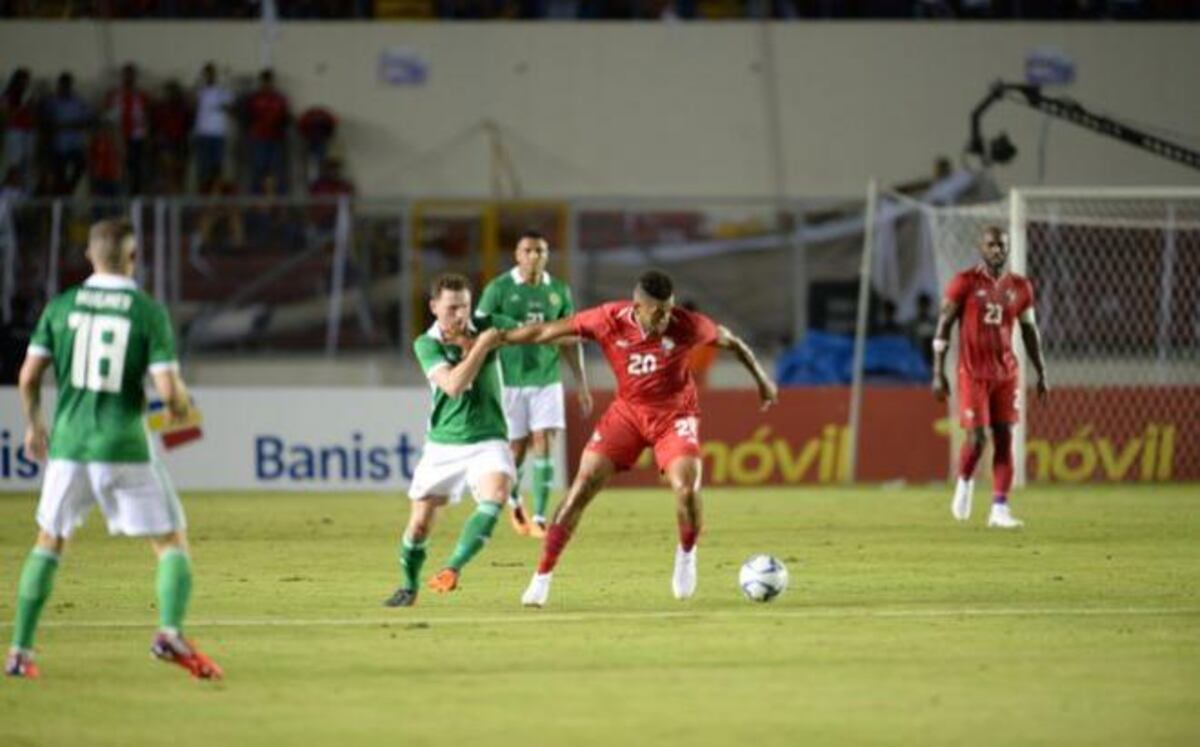 La Roja no pasa del empate y dice adiós a su afición