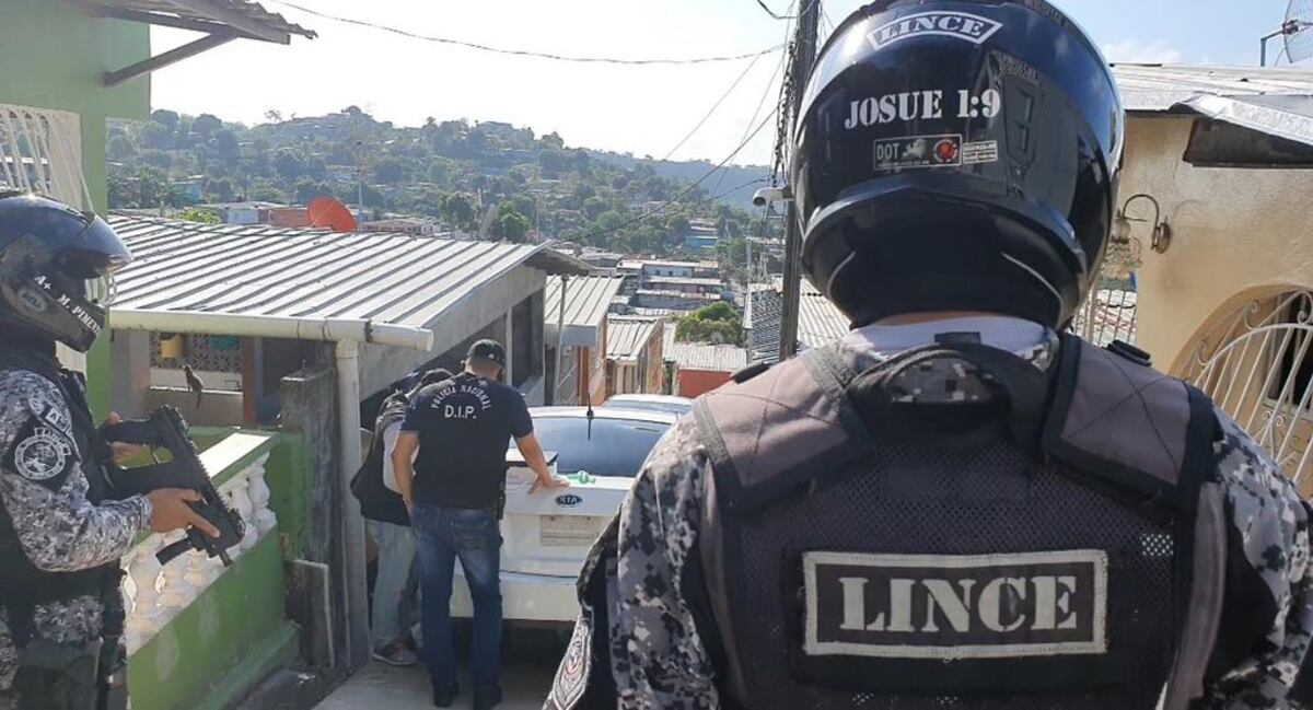 La Policía lo pilla con más de 9 mil dólares en una casa en Mano de Piedra