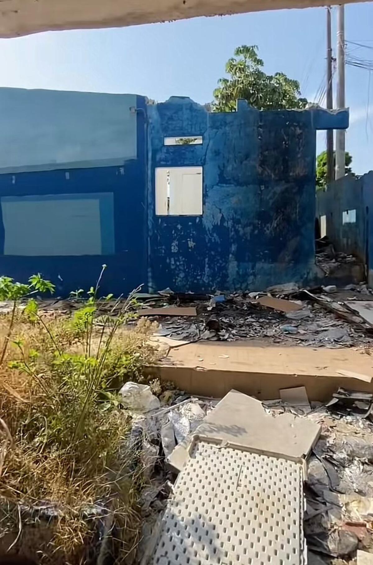 Estudiantes darán clases en un mall. CEBG Gran Bretaña de Pedregal sigue en pedazos