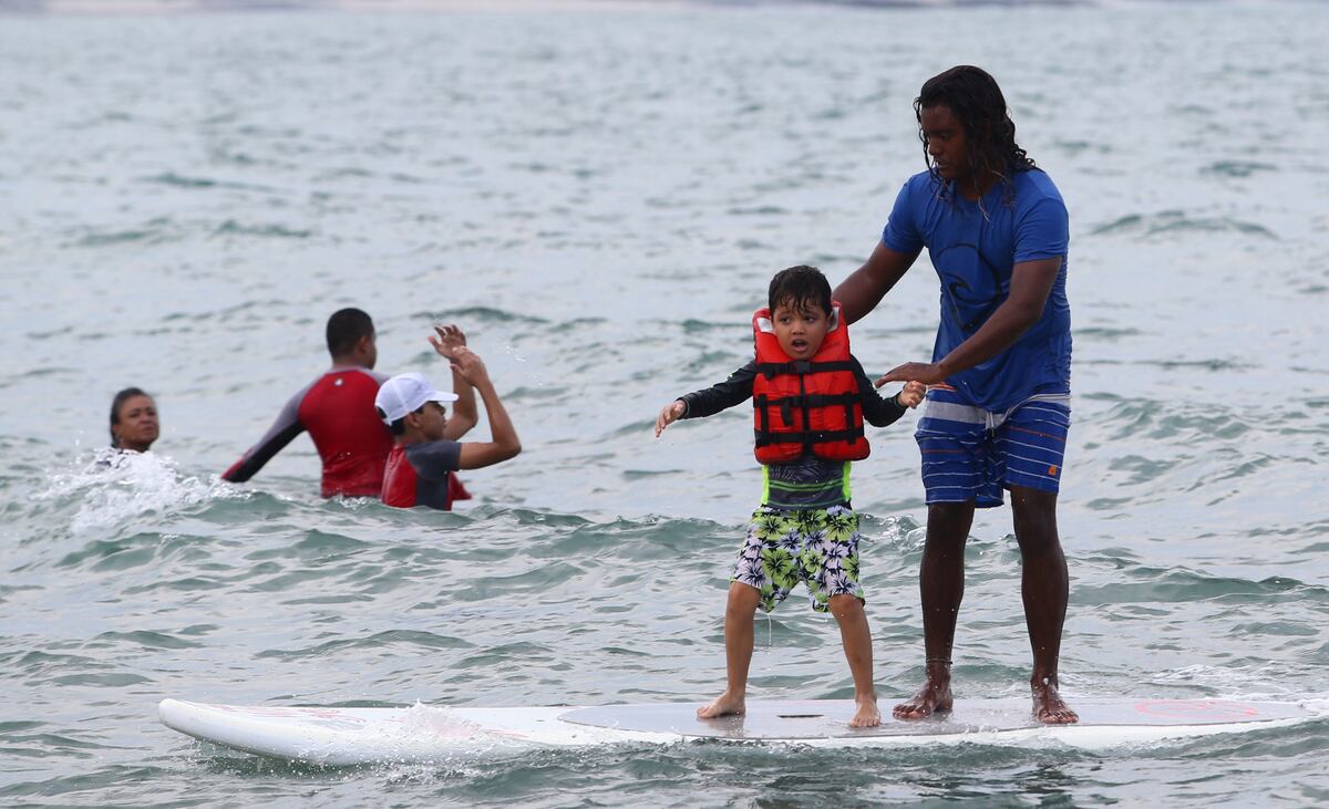 Conoce cómo se unen el surf y el autismo en Panamá