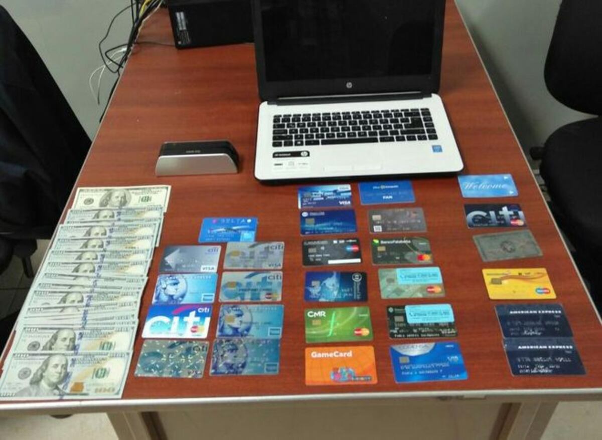  ¡AY, MADRE! Pillan a extranjeros que clonaban tarjetas en la 'Tumba Muerto'