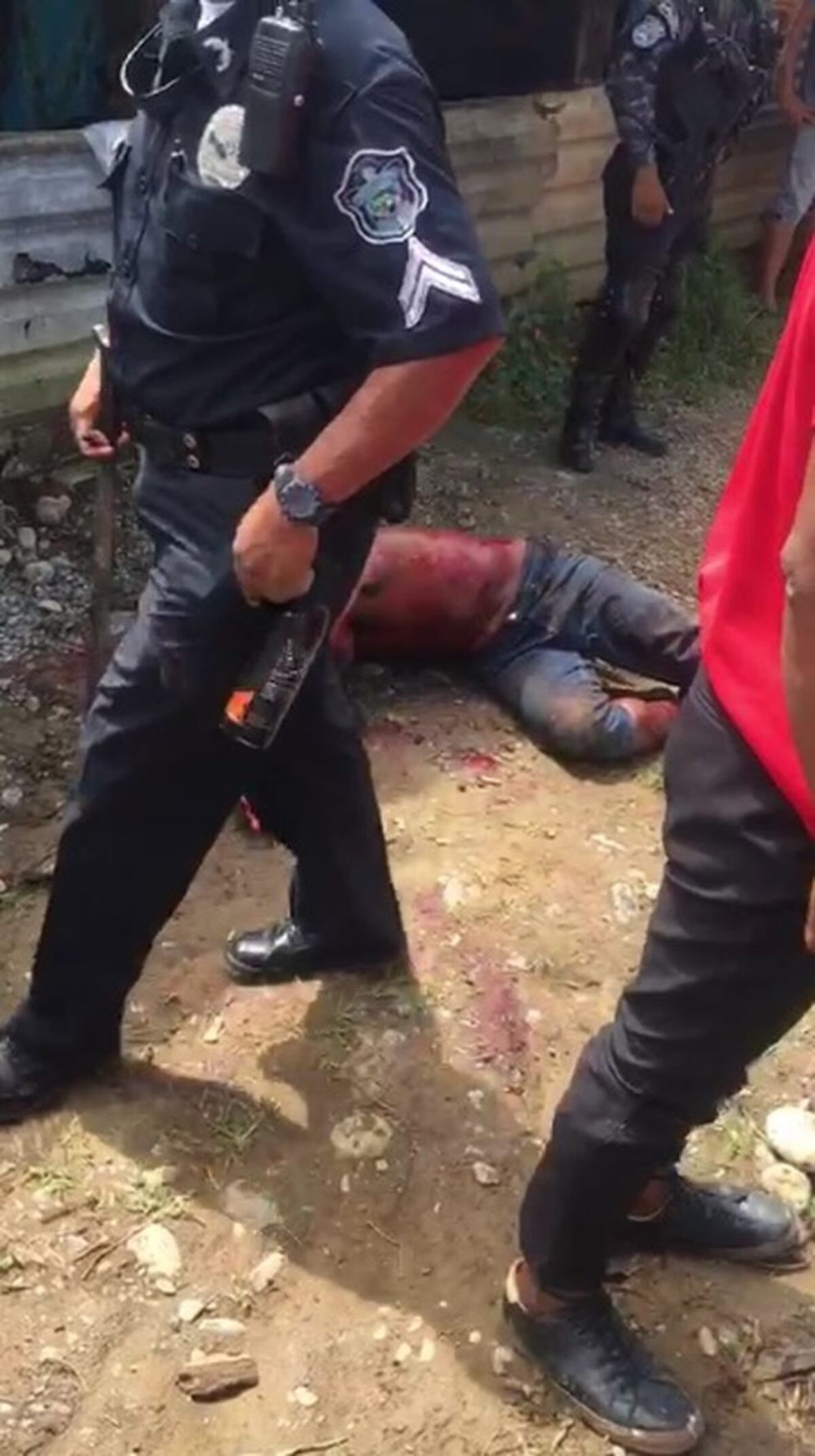 Le cortan la mano por violar a una niña.Comunidad se toma justicia en sus manos