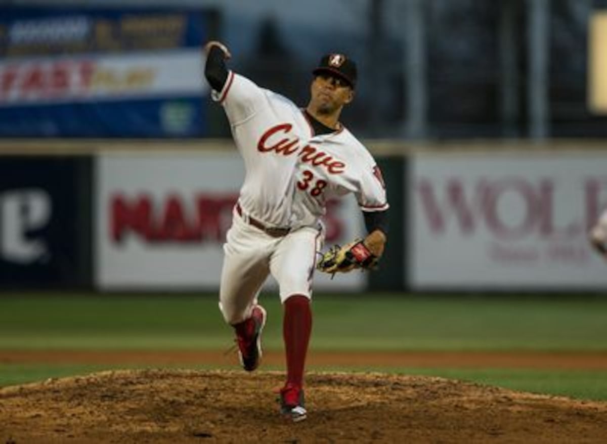 Piratas sacan del roster de 40 a panameño Agrazal