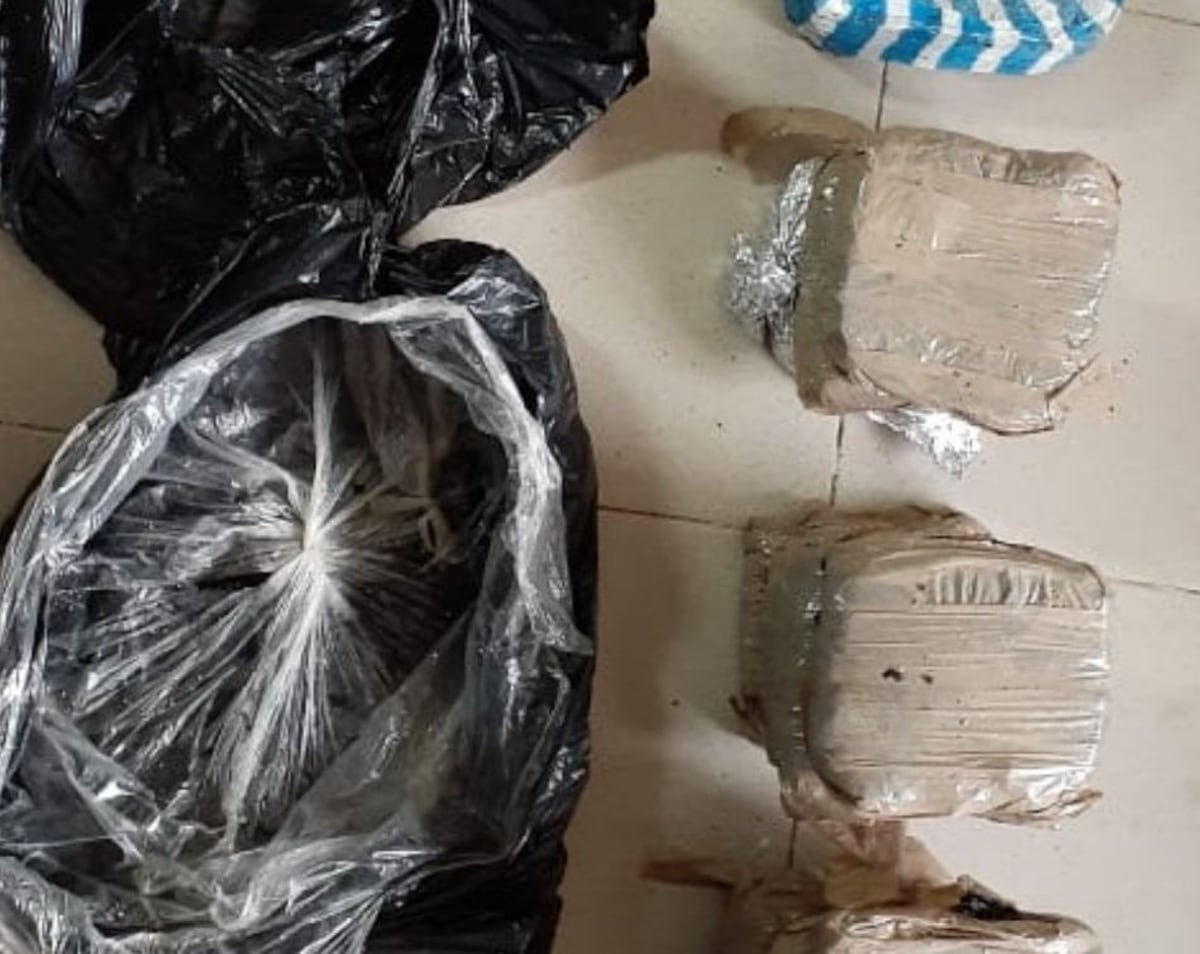 Policía los sorprenden transportando cargamento de droga en un busito en Panamá Oeste