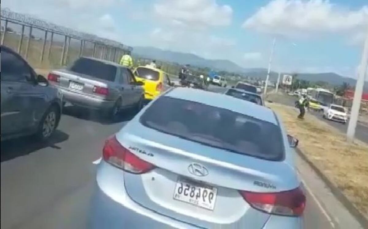 Conductor involucrado en robo se da a la fuga en retén en medio de tiroteo