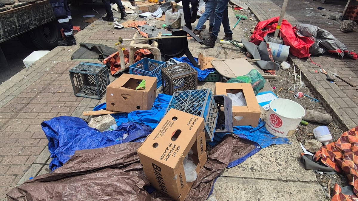 Desalojan a 14 buhoneros en Pan de Azúcar: Metro alega salubridad, vendedores reclaman que quedaron sin trabajo