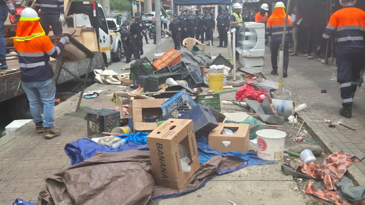 Desalojan a 14 buhoneros en Pan de Azúcar: Metro alega salubridad, vendedores reclaman que quedaron sin trabajo