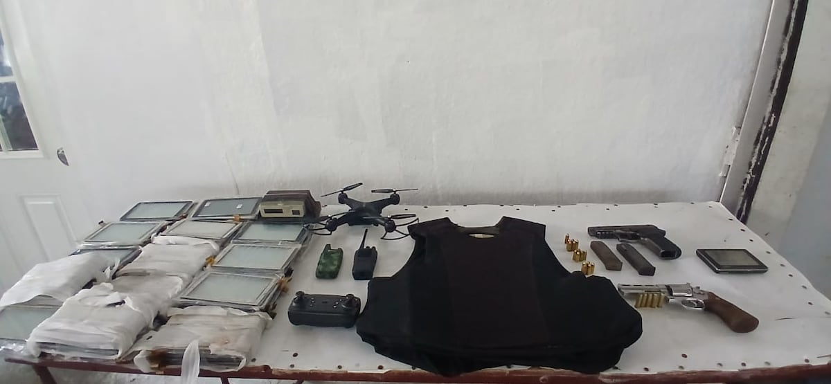 Cae arsenal escondido en Calidonia: hasta un dron encontraron