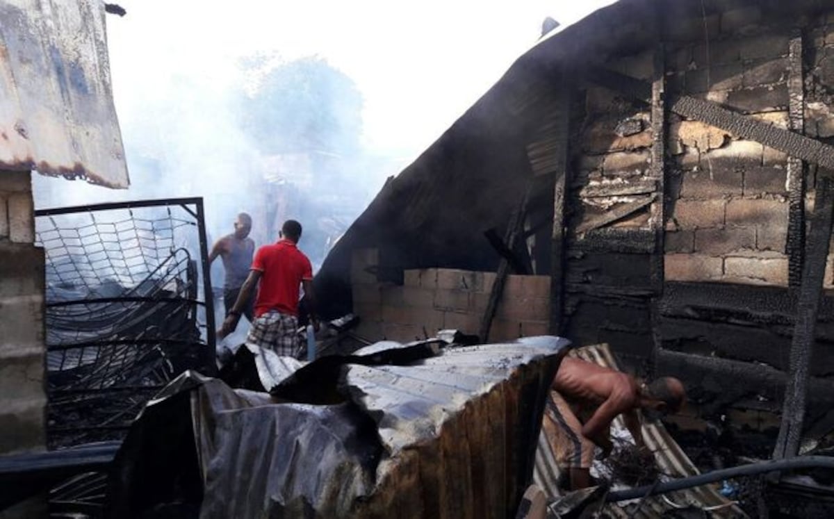 FUEGO DEJA EN CENIZAS SUS CASAS. Familias afectadas piden ayuda al gobierno