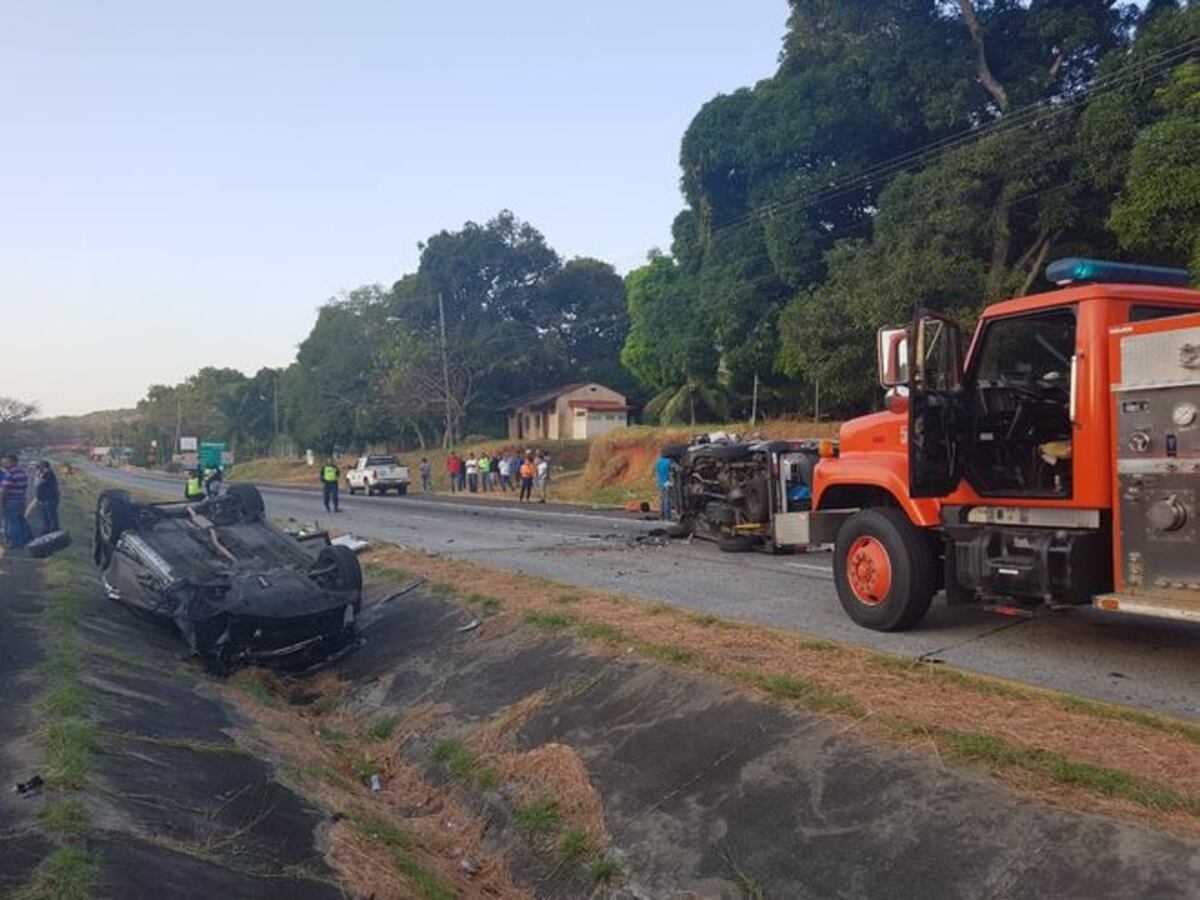 Un muerto y un herido en trágico vuelco en Chame. Bus y sedán impactaron