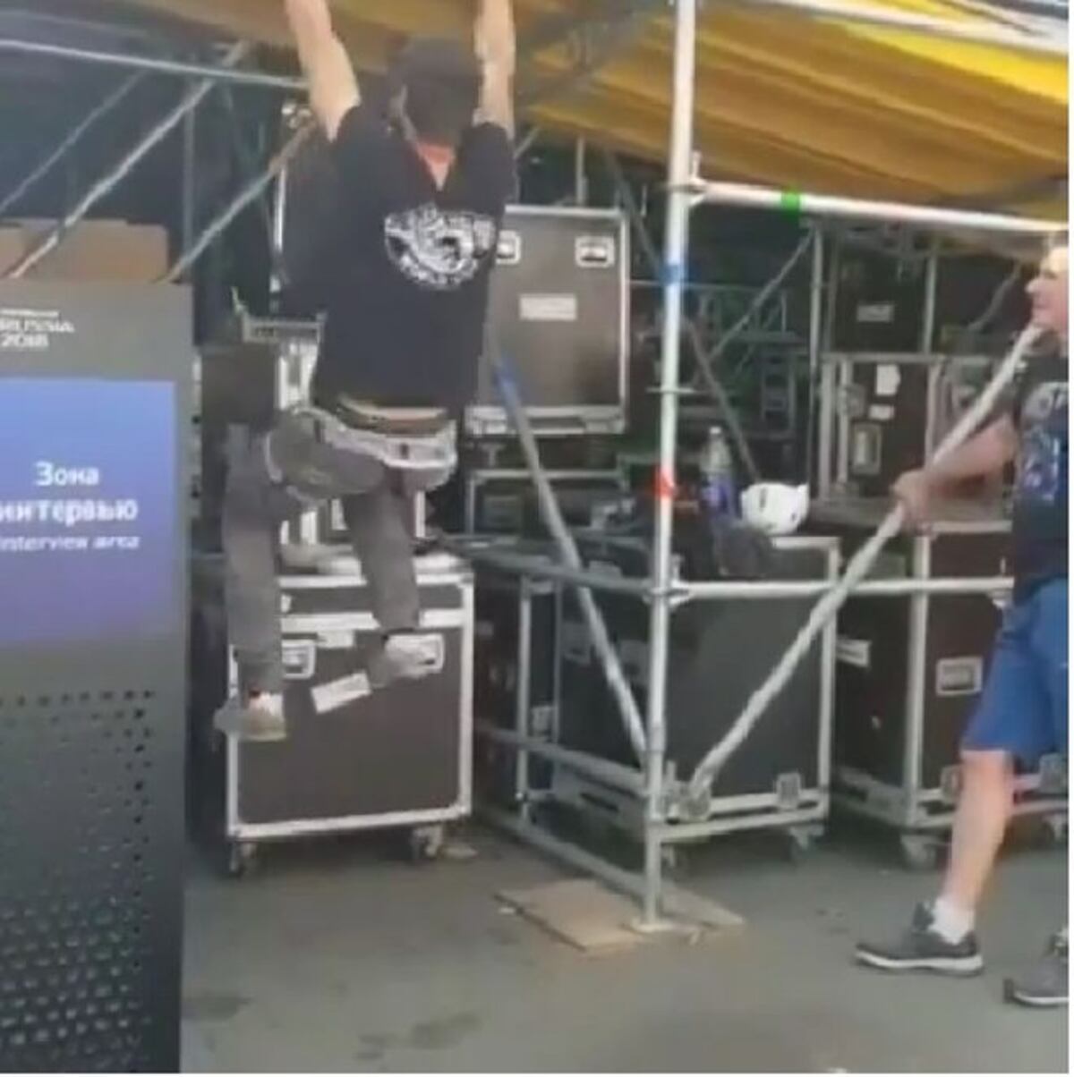 Ganamos una en Rusia, Samy le ganó a los rusos en 'pull up' en las barras|Video