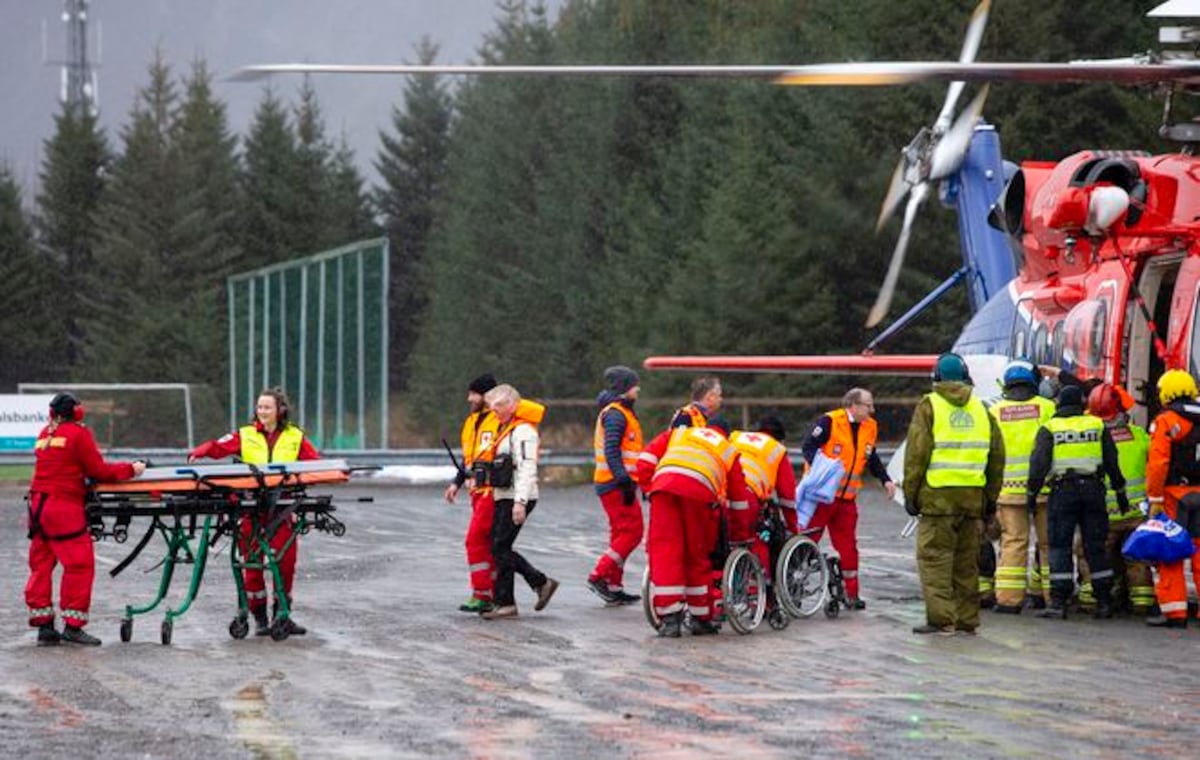 Crucero varado en las costas noruegas es remolcado a puerto