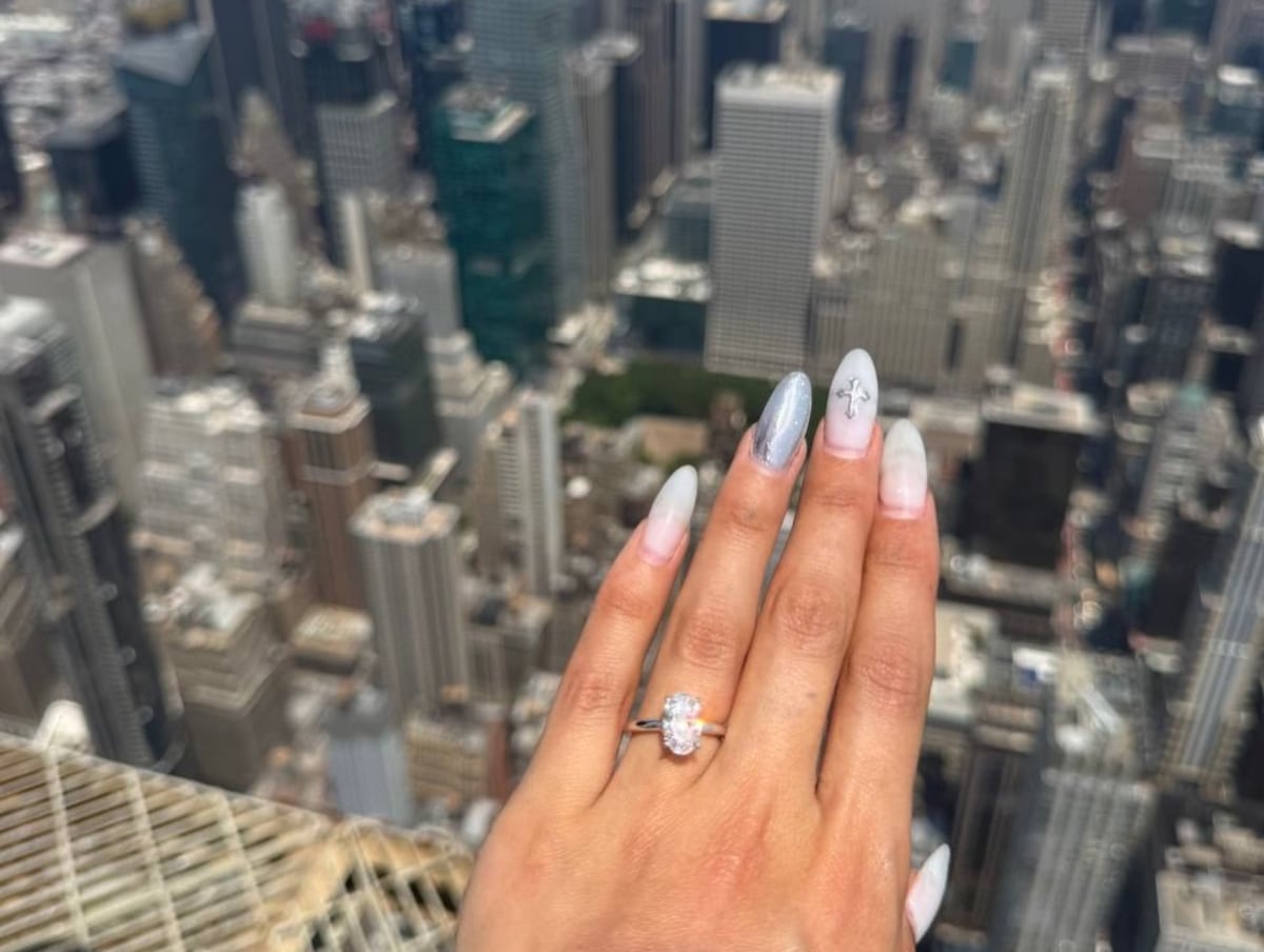 Amor extremo en Manhattan: propuesta en el Empire State termina en arresto