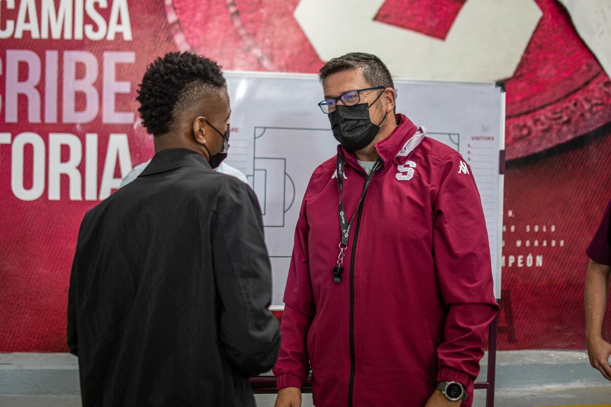 Víctor Medina sufrió lesión en la Selección, revela DT del Saprissa antes de su destitución