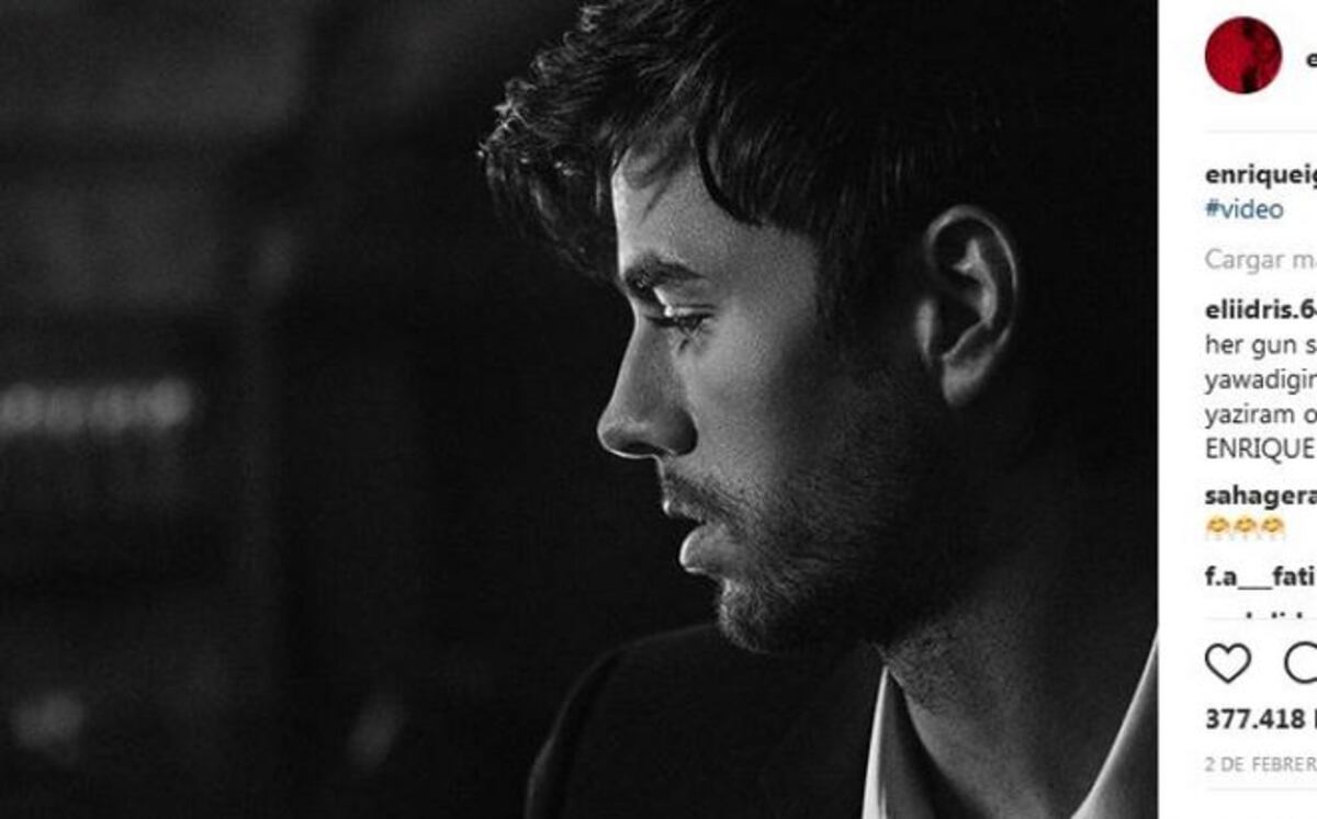 Enrique Iglesias presenta a uno de sus gemelos y se lo come a besos