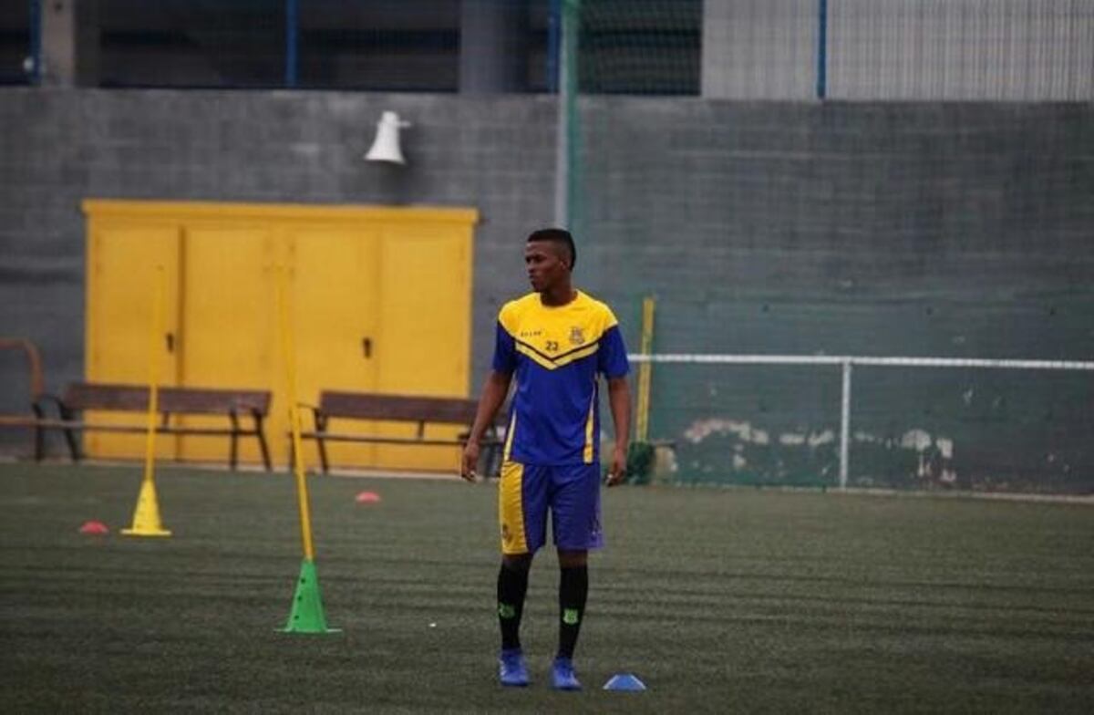 César Reyna se va al fútbol español por una temporada