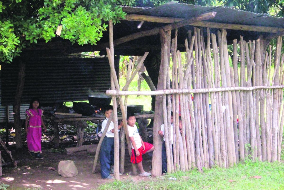 PASAN PÁRAMOS. Escuela de Boca de Huso es de zinc, penca y tierra