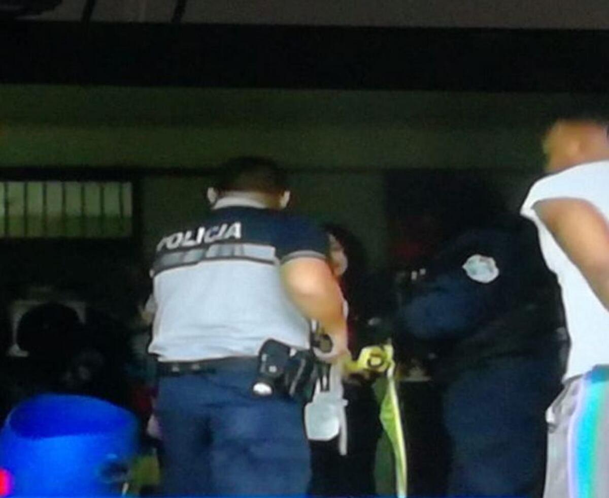 Mujeres rompen en llanto del pánico. Las privan de libertad para robarles. Policía los atrapa