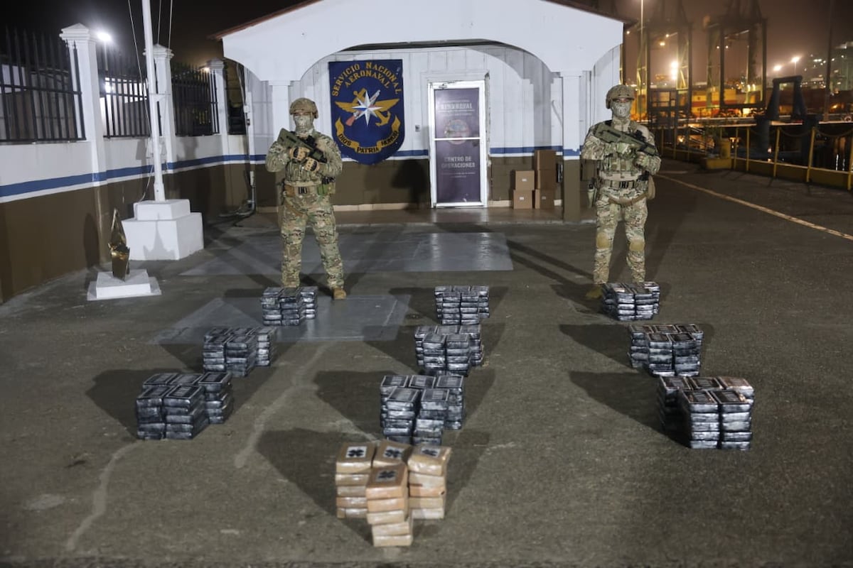 ¡Tremendo escondite! Aeronaval encuentra 245 paquetes de presunta droga en Archipiélago de Las Perlas