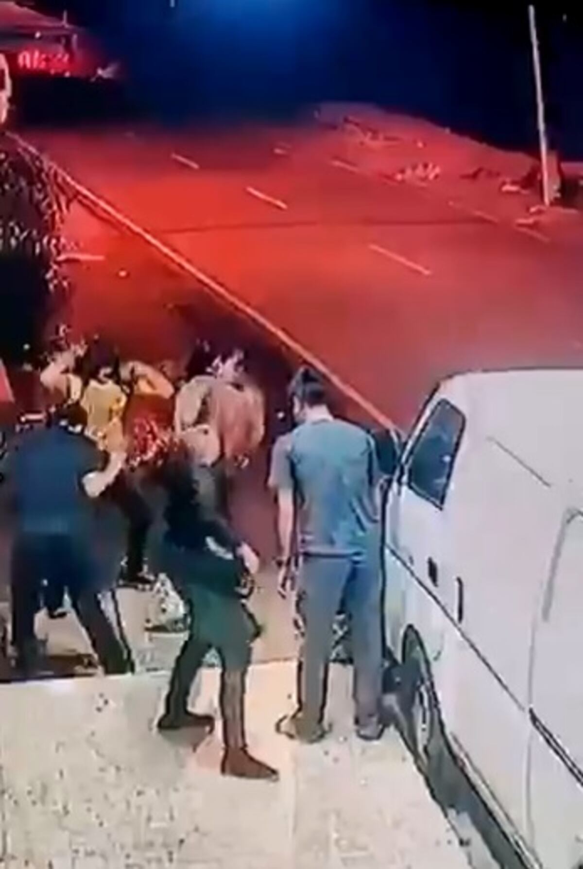 Nueva modalidad. Hombres se disfrazan de mujer y asaltan con arma en mano a comerciantes. Video