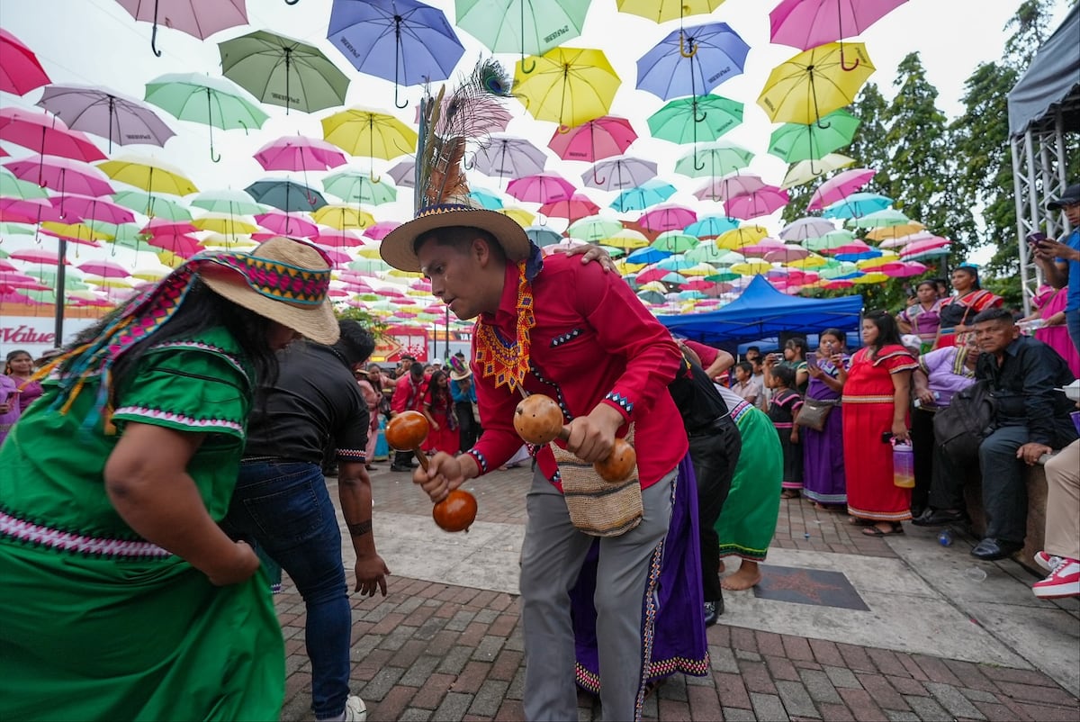 Miles de mujeres desfilan con orgullo en el primer ‘Desfile de las Mil Naguas’