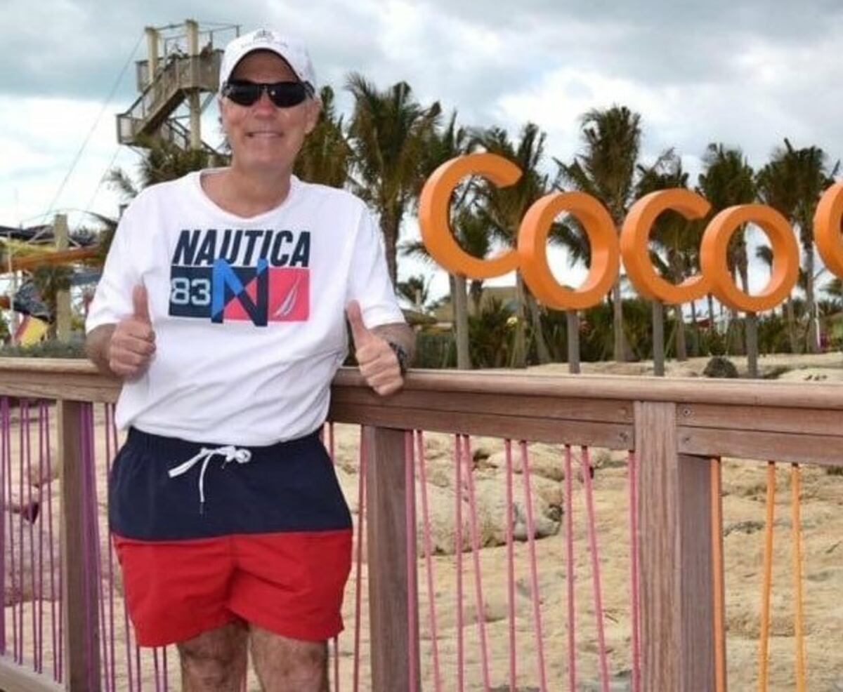 Pícaro y sinvergüenza. Fábrega viola la cuarentena en la playa y felicita a juez de paz por multarle. Video