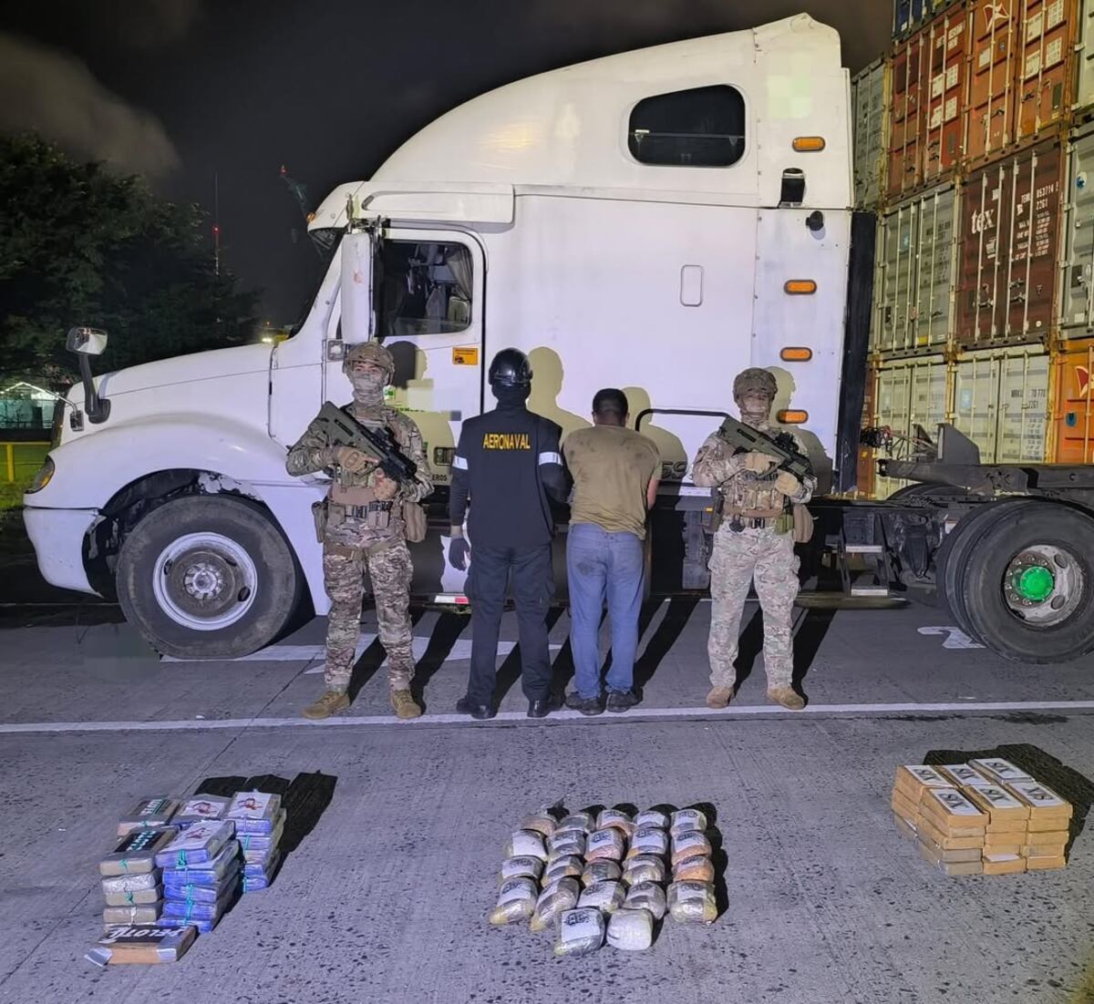 Acción en Mar y Tierra: Decomisan paquetes de presunta sustancia ilícita en el Archipiélago de Las Perlas y en la Terminal Portuaria de la Zona del Pacífico