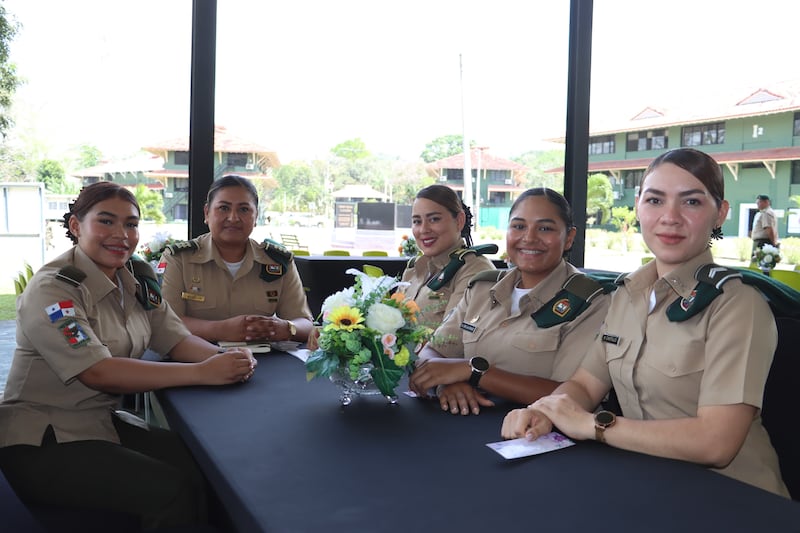 Reconocen a mujeres del Senafront por su labor en la institución