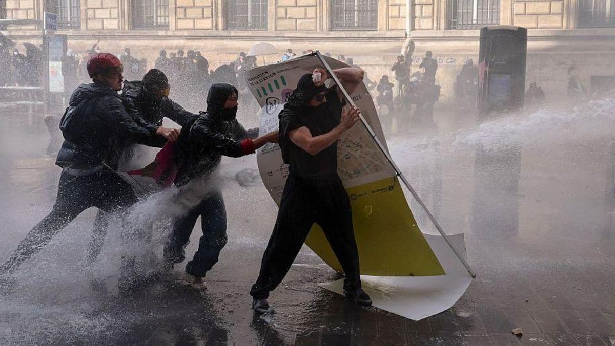 Miles salen a las calles en Francia por precios altos y crisis social; hay enfrentamientos con la policía