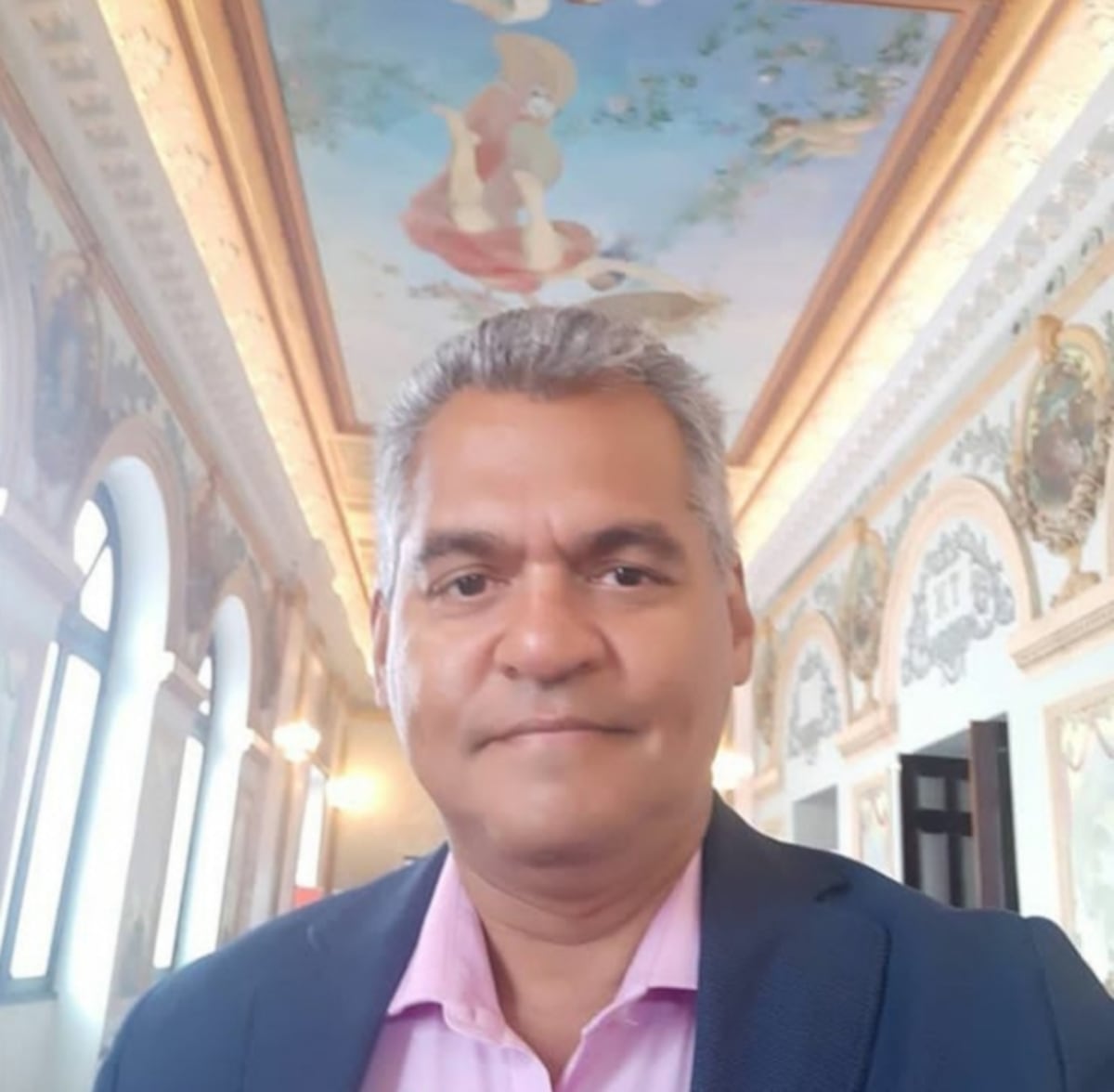 Qué buena lectura. En el día del Escritor y la Escritora, Moravia Ochoa es distinguida con la condecoración Rogelio Sinán