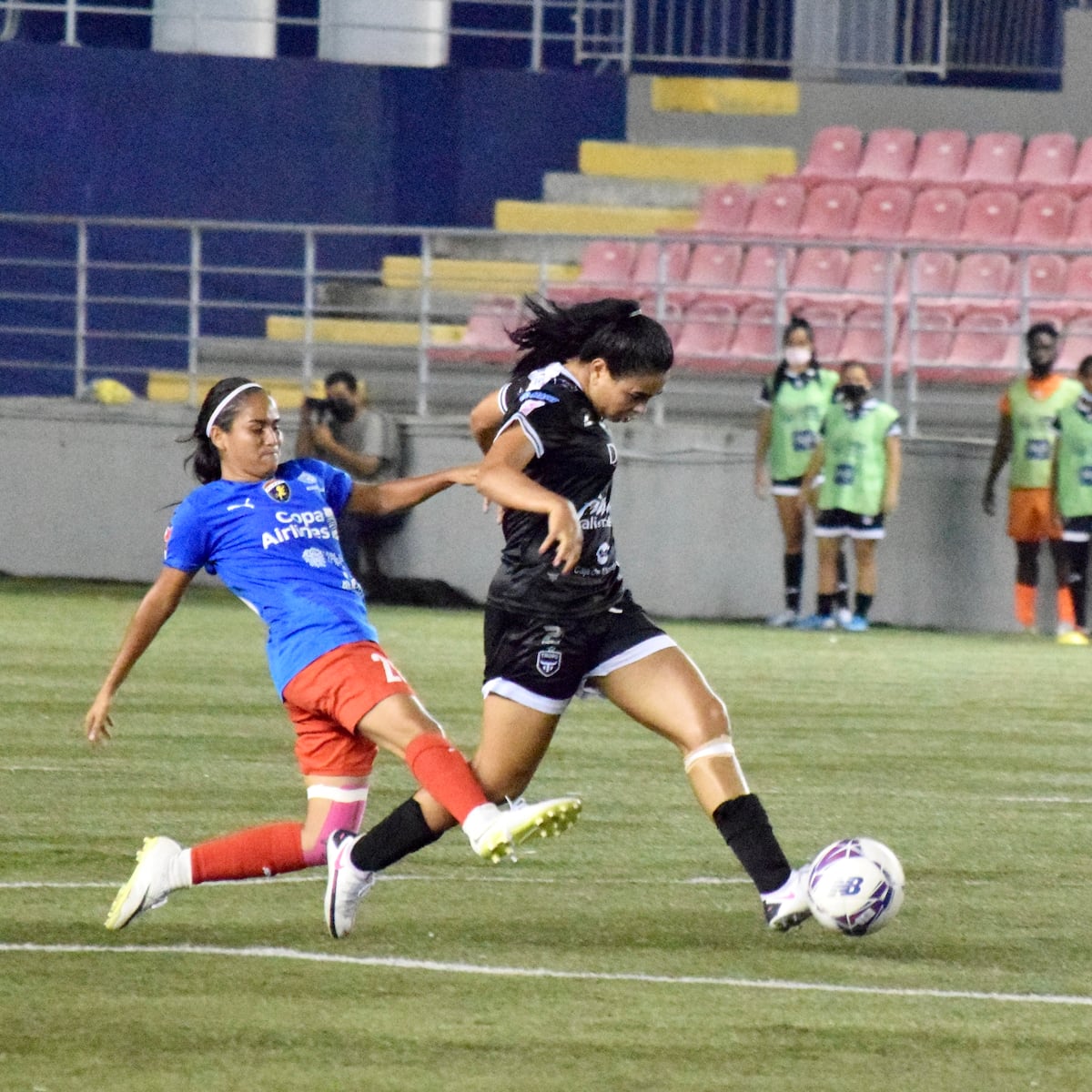 Qué partidazo. Tauro y Plaza lo dejan todo en la final del fútbol femenino. Hay nuevas campeonas +Fotos