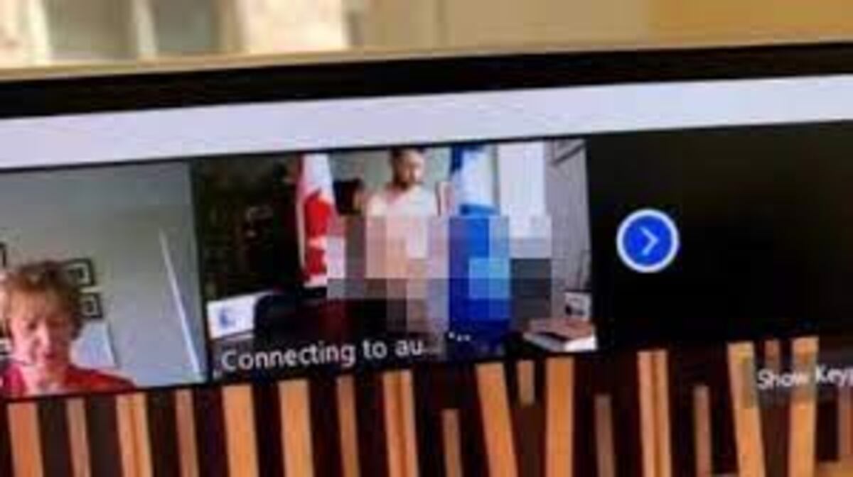Diputado es pillado sin ropa durante una conferencia por Zoom