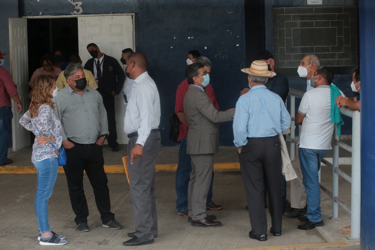 Casi 200 personas irán a juicio por peculado en caso de diablos rojos