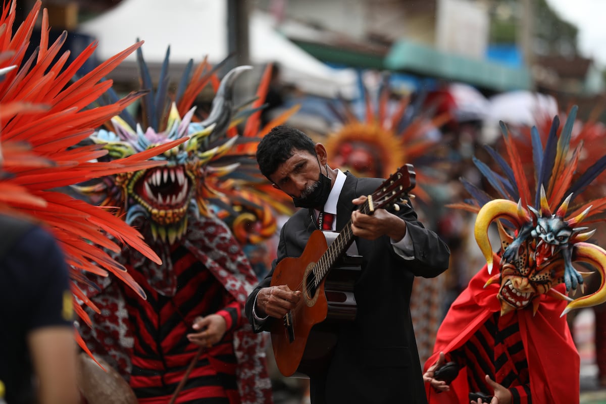 Celebran el Corpus Christi en La Villa de Los Santos y en Parita de Herrera. Video