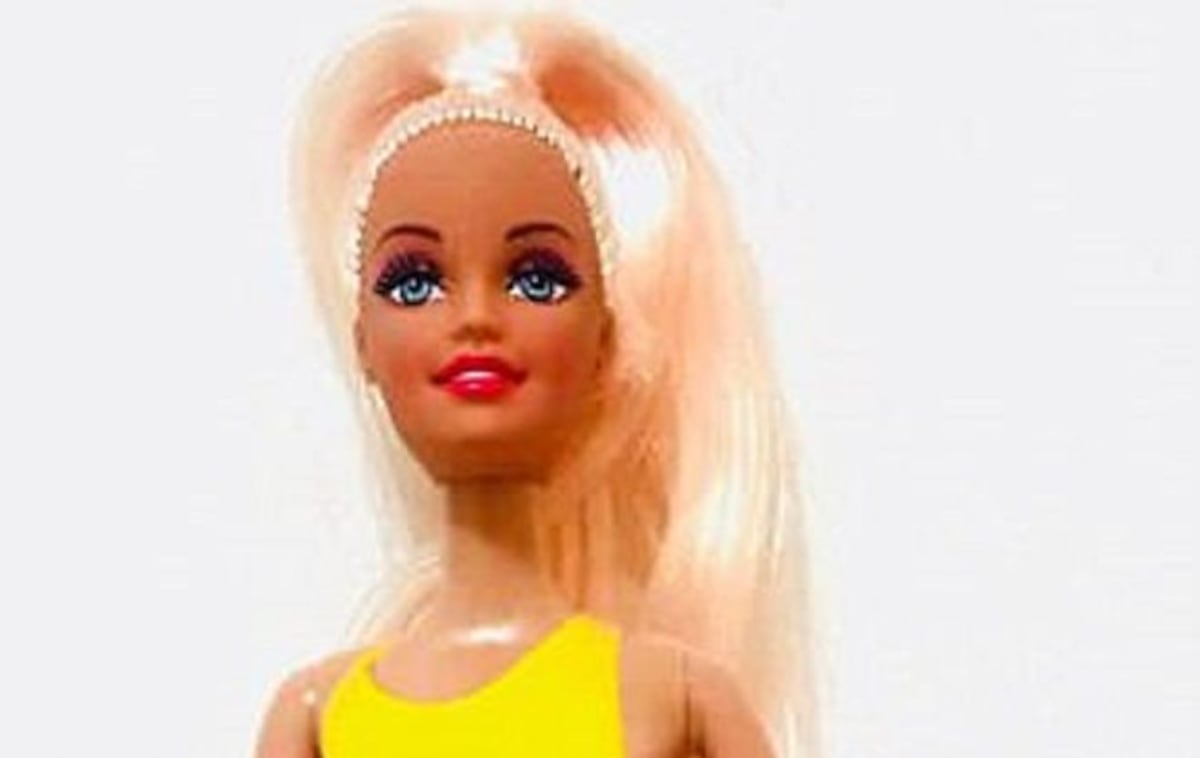 Esta muñeca pasó por el quirófano antes de llegar a las vitrinas (Fotos)