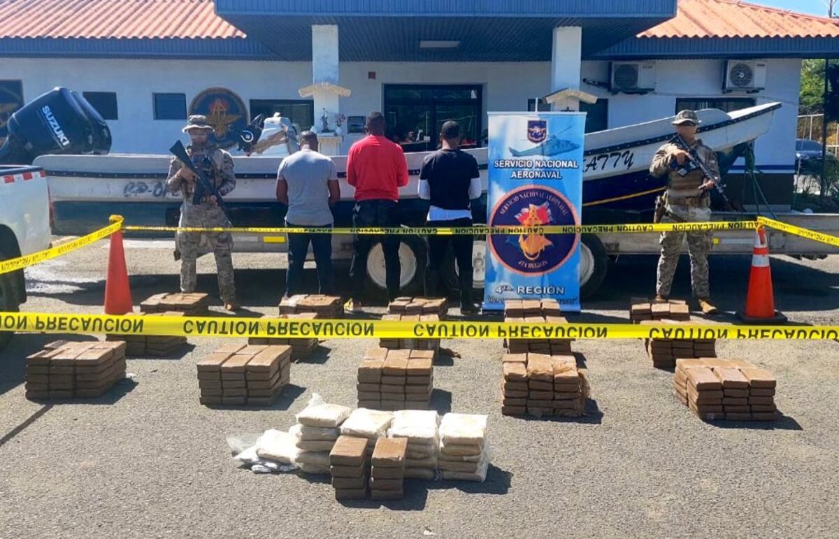 Cae trío de narcos colombianos con más de 500 kilos de droga frente a Punta Mala