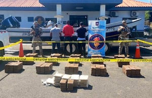 Cae trío de narcos colombianos con más de 500 kilos de droga frente a Punta Mala
