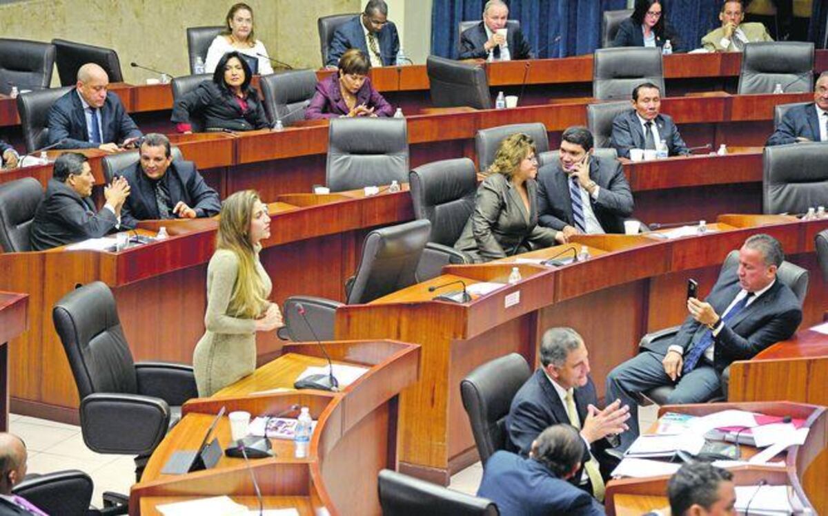 Revelan planilla 002. Hay diputados hasta con 6 secretarias y 6 choferes.Chequee